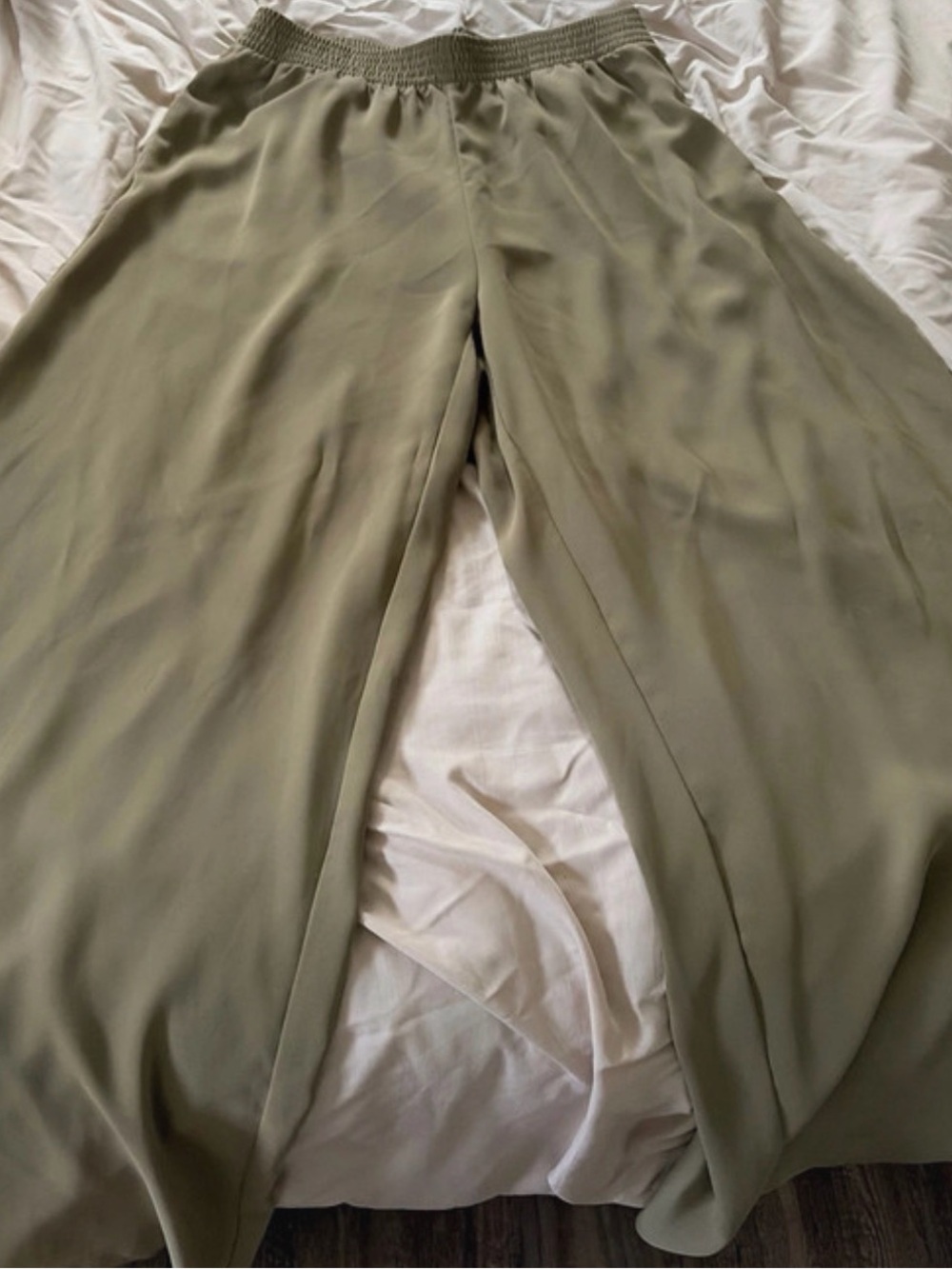 Aritzia Olive Green Wide-Leg Palazzo Capris